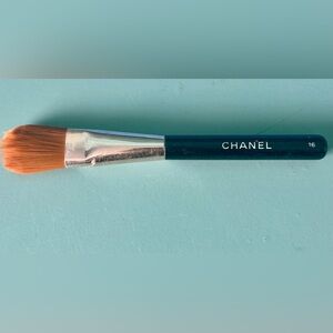 CHANEL Foundation Brush 16 Black & Silver